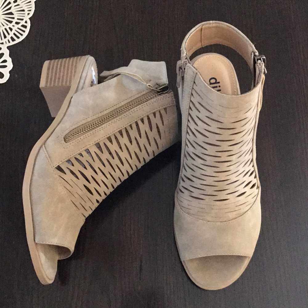Low heel sandals